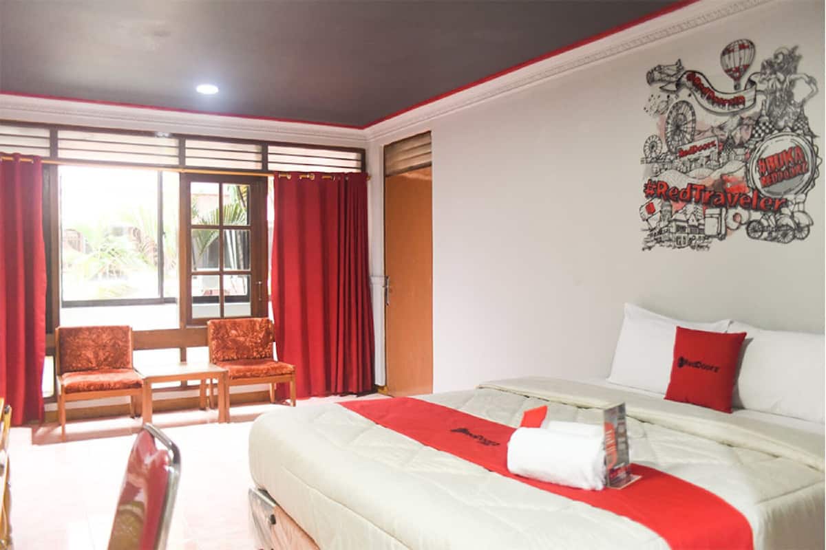Desk, free WiFi, bed sheets