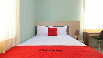 Double Room | Desk, free WiFi, bed sheets