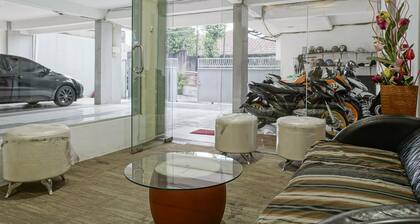 RedDoorz Plus near Dharmawangsa Square 2