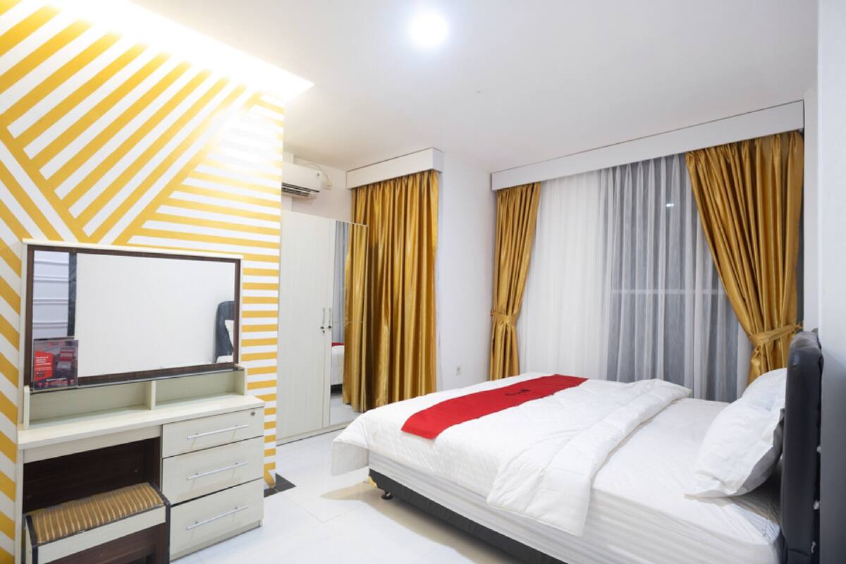 Double Room | Desk, free WiFi, bed sheets