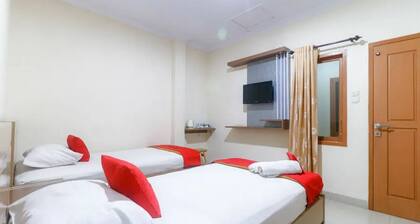RedDoorz Plus near WTC Batanghari Mall