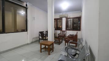 Ruang duduk lobi