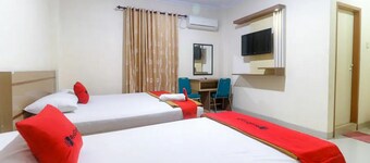 RedDoorz Plus near WTC Batanghari Mall