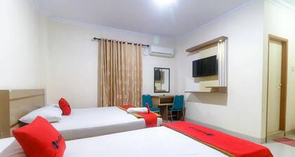 RedDoorz Plus near WTC Batanghari Mall