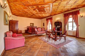 Apartment (Royal) | Living area | TV