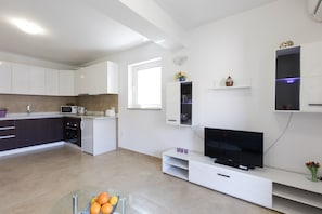 Apartment, 1 Bedroom, Balcony (548) | Private kitchen