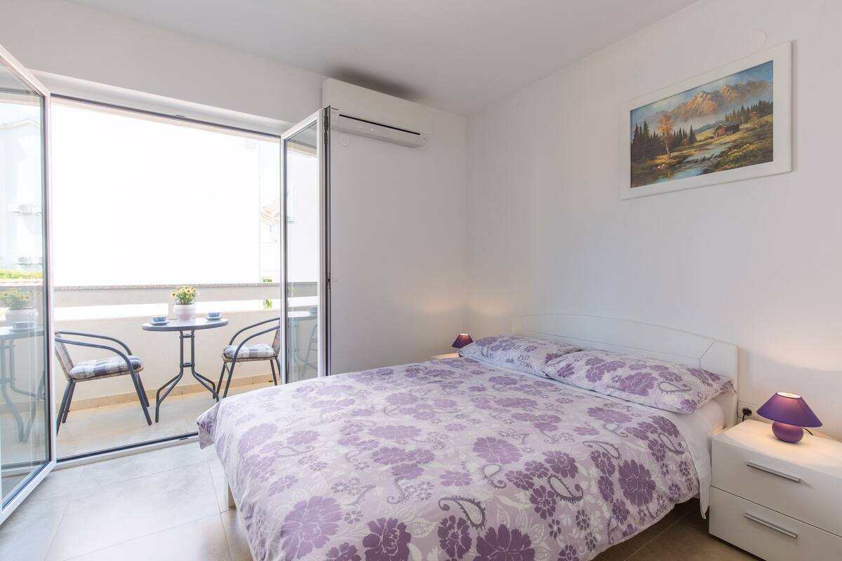 Estudio (550) | Escritorio, wifi gratis y ropa de cama