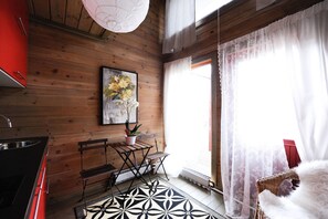 奢華公寓 | 私人廚房 | 電冰箱、爐台、電熱水壺、鍋具/餐盤/廚房用品