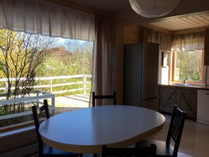 Deluxe-Villa | Eigene Küche | Kühlschrank, Herdplatte, Geschirrspüler, Kochgeschirr/Geschirr/Besteck