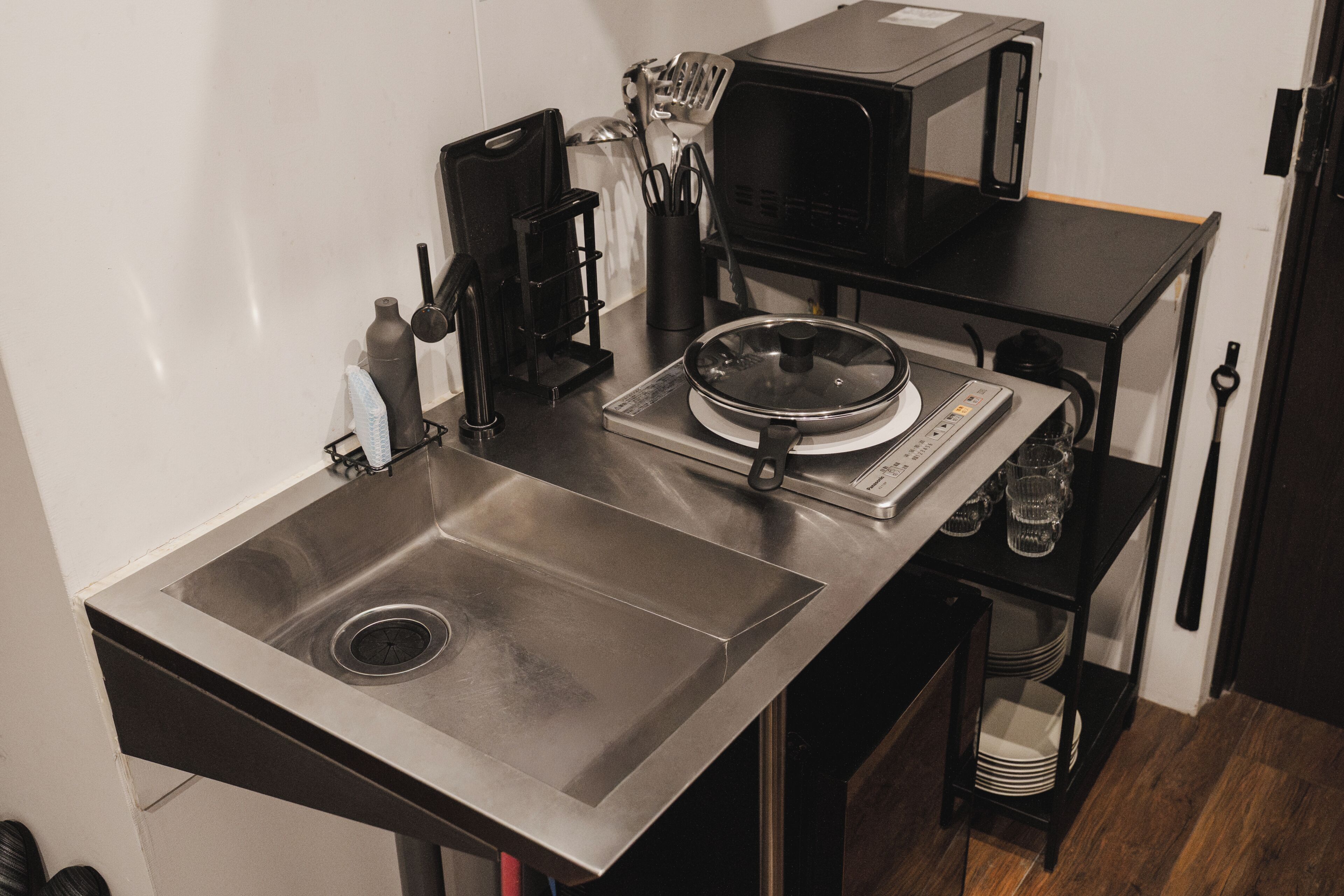 Deluxe Studio Suite | Private kitchen | Fridge, electric kettle