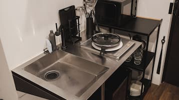 Deluxe Studio Suite | Private kitchen | Fridge, electric kettle