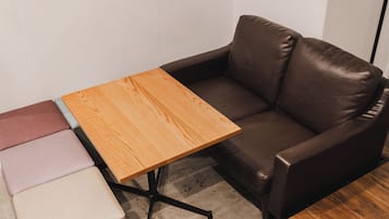 Deluxe Studio Suite | Free WiFi, bed sheets