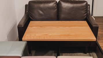 Deluxe Studio Suite | Free WiFi, bed sheets