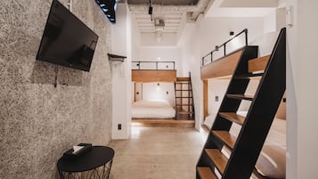 Deluxe Studio Suite | Free WiFi, bed sheets