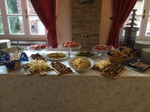 Daily buffet breakfast (EUR 10 per person)