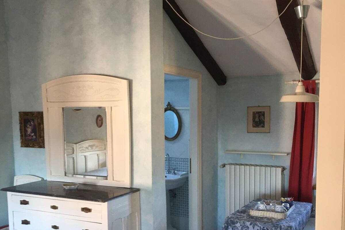 Deluxe Double or Twin Room, Garden View | Individually decorated, individually furnished, desk, bed sheets