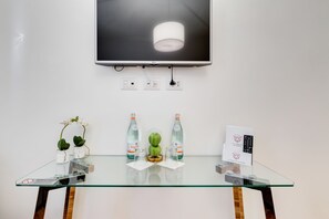 Television - Residenza Le Gemelle di Roma (Rome)