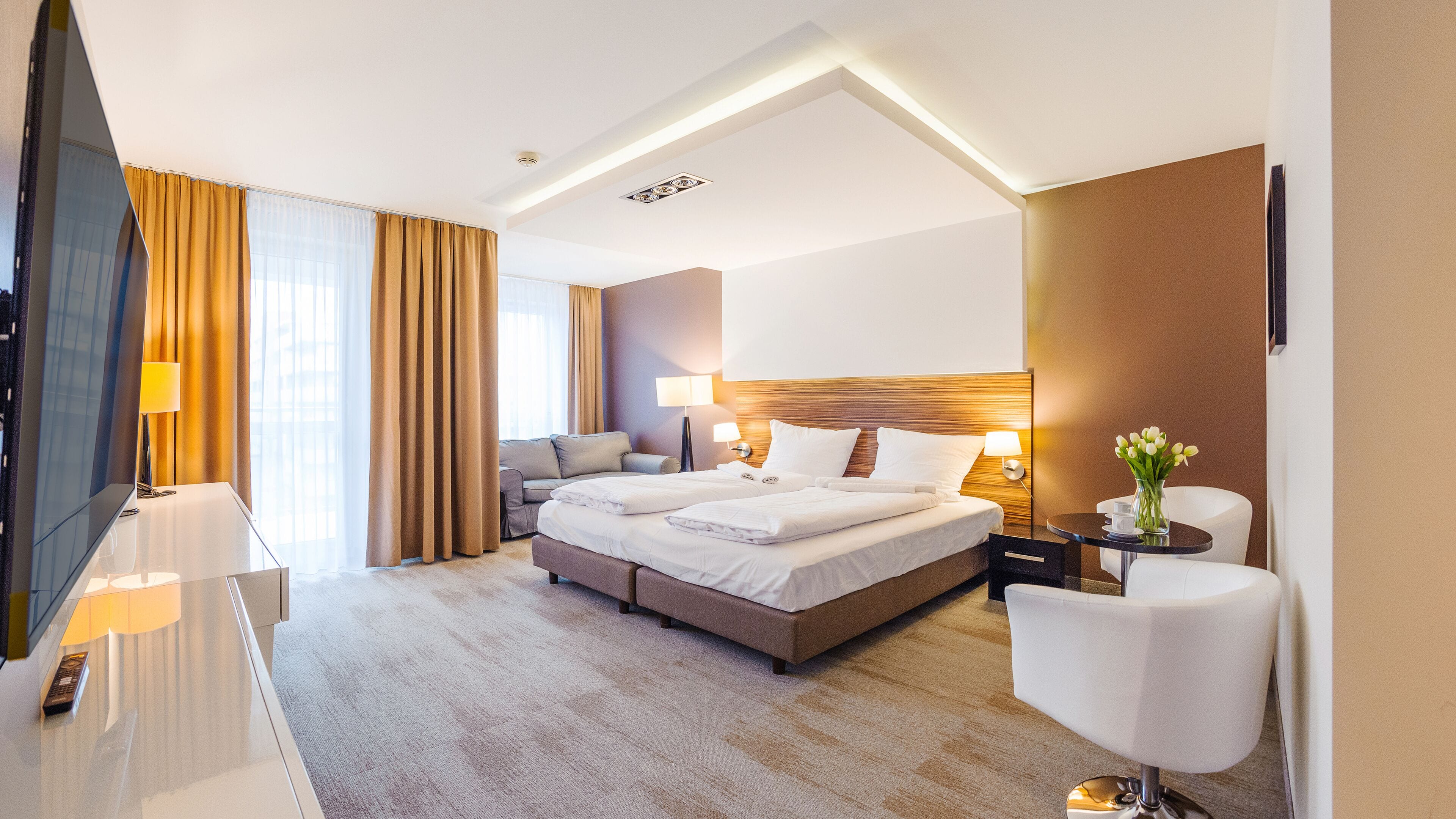 Room (344) | Living area | Flat-screen TV