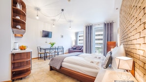 Studio (245) | Individually decorated, individually furnished, WiFi, bed sheets