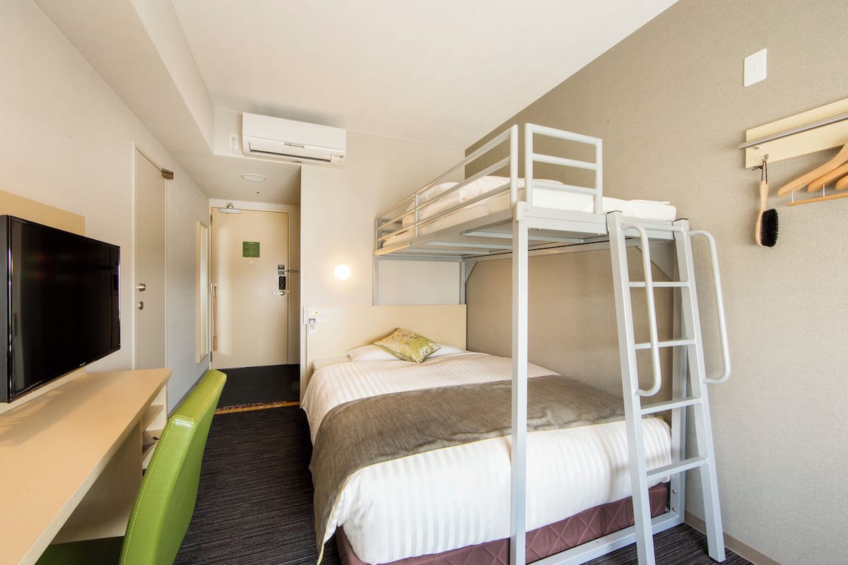 Super Room | Iron/ironing board, free WiFi, bed sheets