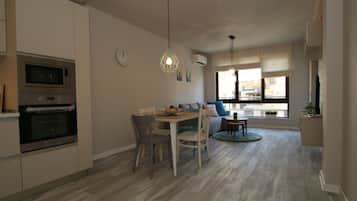 Deluxe Apartment, Balcony, City View | Living room | Smart TV, Netflix, computer, pay movies