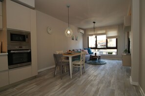 Deluxe Apartment, Balcony, City View | Living room | Smart TV, Netflix, computer, pay movies - Apartments Angelov (Varna)