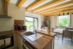 Comfort-Ferienhaus | Eigene Küche | Großer Kühlschrank, Mikrowelle, Ofen, Herdplatte