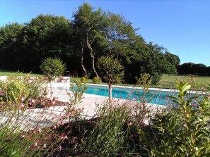 Seasonal outdoor pool, sun loungers - Chambres d'hôtes - La Verrerie d' Ivoy (Ivoy le Pre)