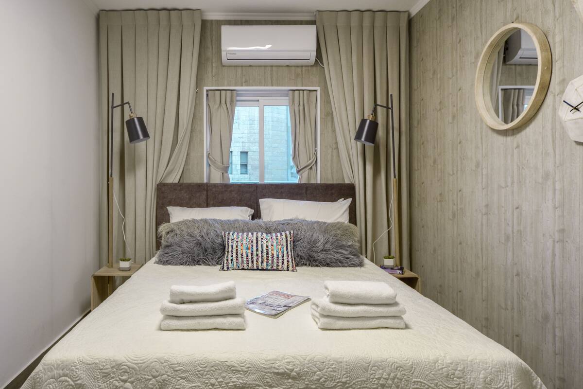 Apartment, 1 Bedroom, Non Smoking, City View | 1 bedroom, individually decorated, blackout drapes, soundproofing