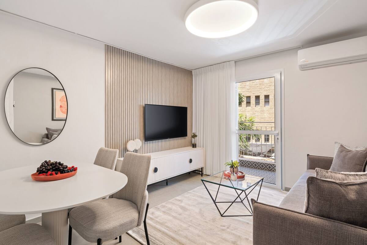 Deluxe Apartment, 1 Bedroom, Non Smoking, City View | 1 bedroom, individually decorated, blackout drapes, soundproofing