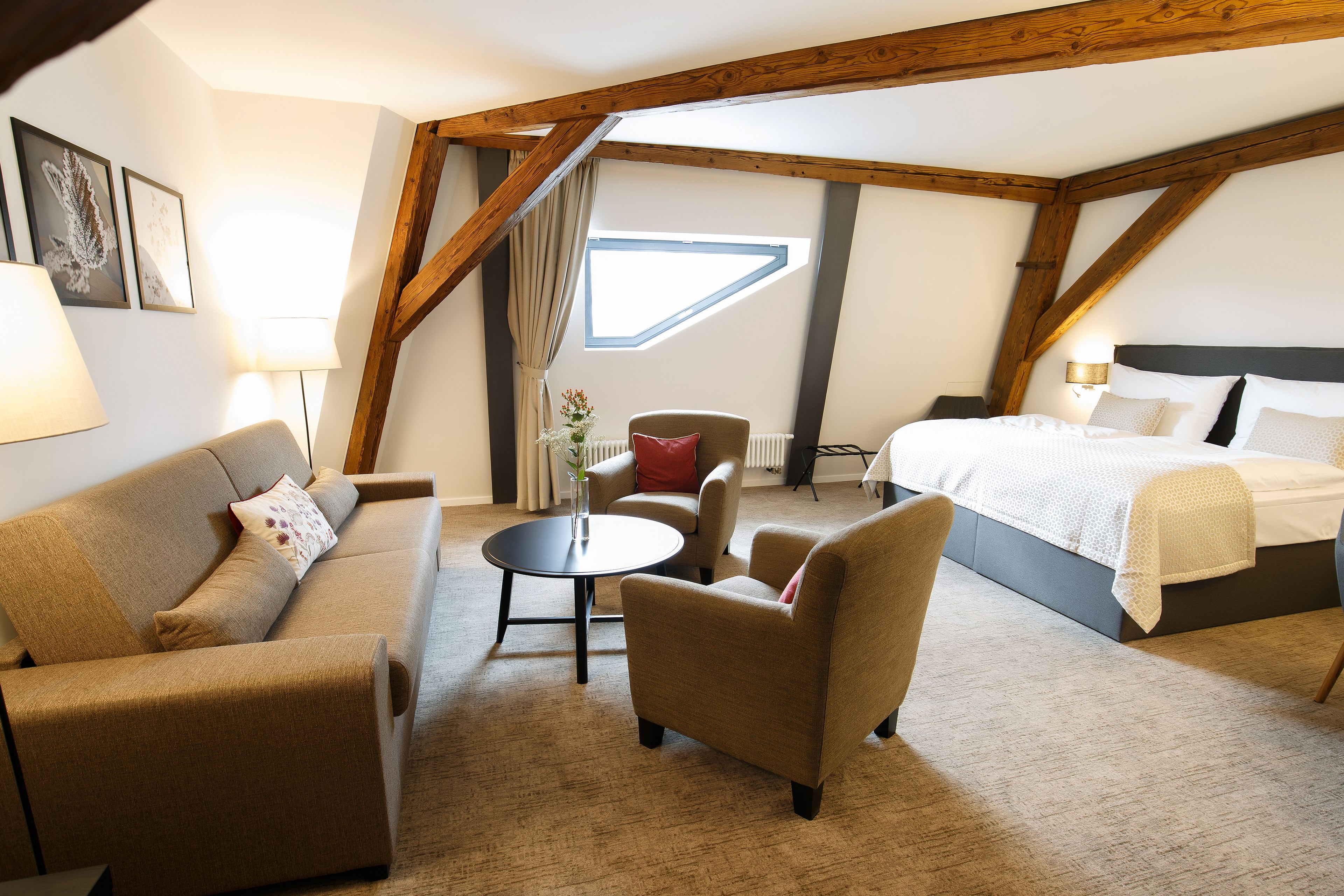 superior room | minibar, in-room safe, individually decorated, desk