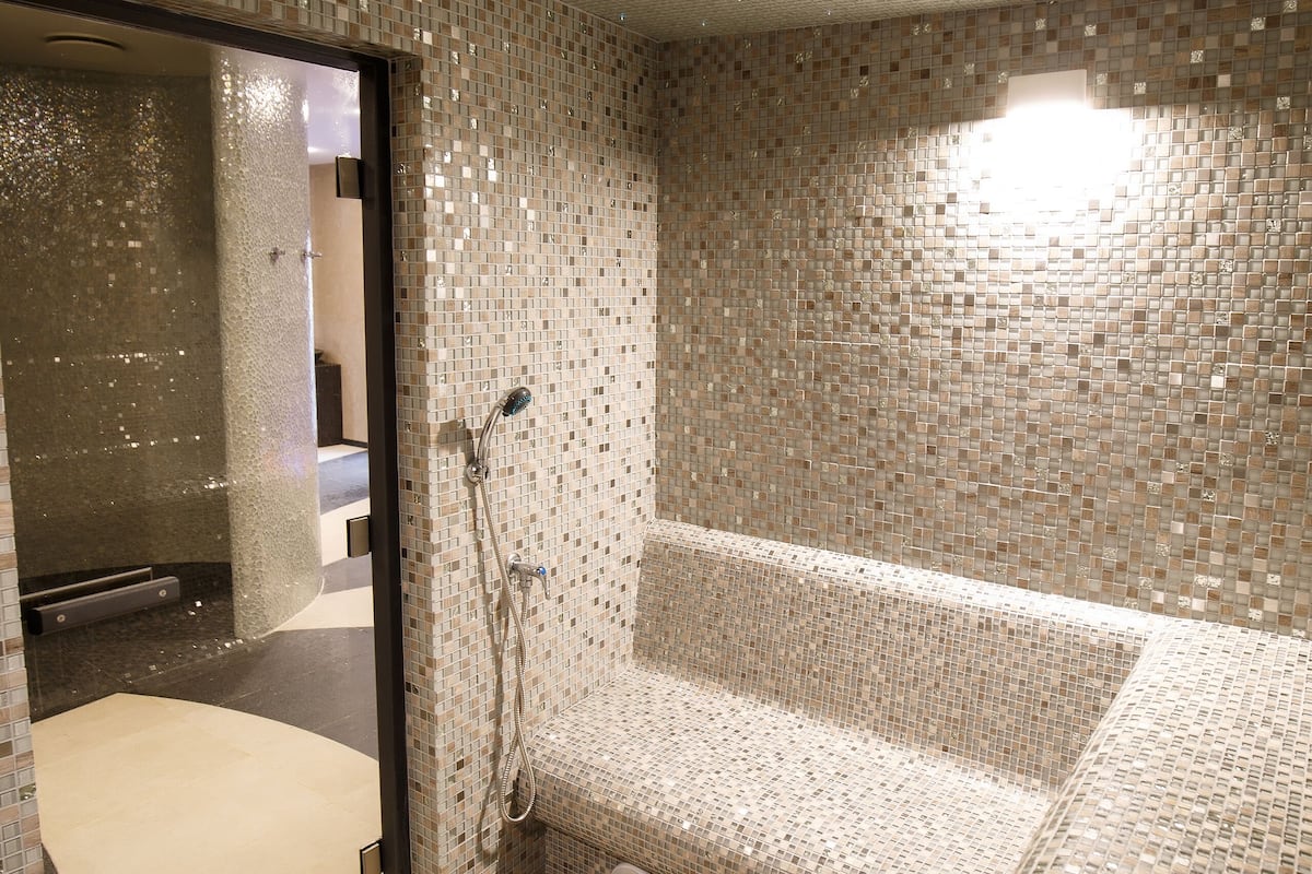 couples treatment room(s), hot tub, steam room, body treatments, facials