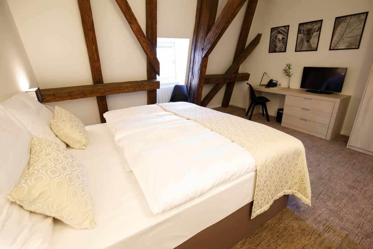 Standard Double Room | Minibar, in-room safe, desk, laptop workspace