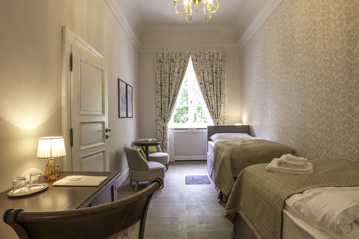 family suite | children’s theme room