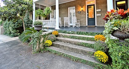 Downtown Savannah Oasis 4 BR 3 BA