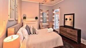 A bedroom with a bed, dresser, and ceiling fan. - Downtown Savannah Oasis 4 BR 3 BA (Savannah)