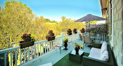 Downtown Savannah Oasis 4 BR 3 BA