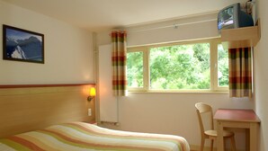 Cribs (free), bed sheets - Village Vacances La Prade Haute (Mont-Dore)