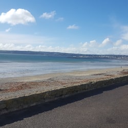 Una playa cerca