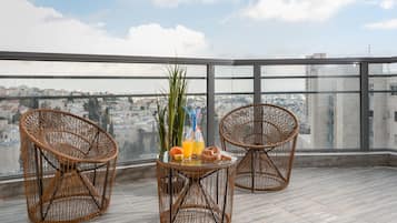 Exclusive Apartment, 3 Bedrooms (37) | Balcony