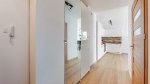 Apartment (17 ul. Rybacka 11E) | Ruang tamu | 30 inci televisyen skrin rata dengan kabel, TV