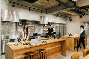 Shared fridge, microwave - GRAND HOSTEL LDK Osaka Shinsaibashi (Osaka)