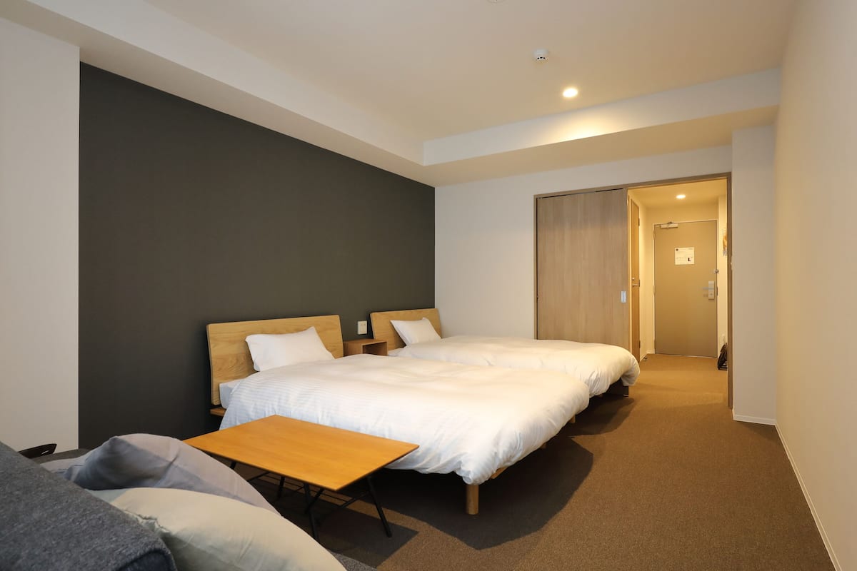 WiFi (free), bed sheets