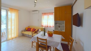 Apartment, 1 Bedroom, Balcony (556) | Private kitchen - Apartments Julia (Dobrinj)