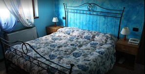 Desk, blackout drapes, cribs/infant beds, rollaway beds - Country House Il Piacere (Civitella del Tronto)