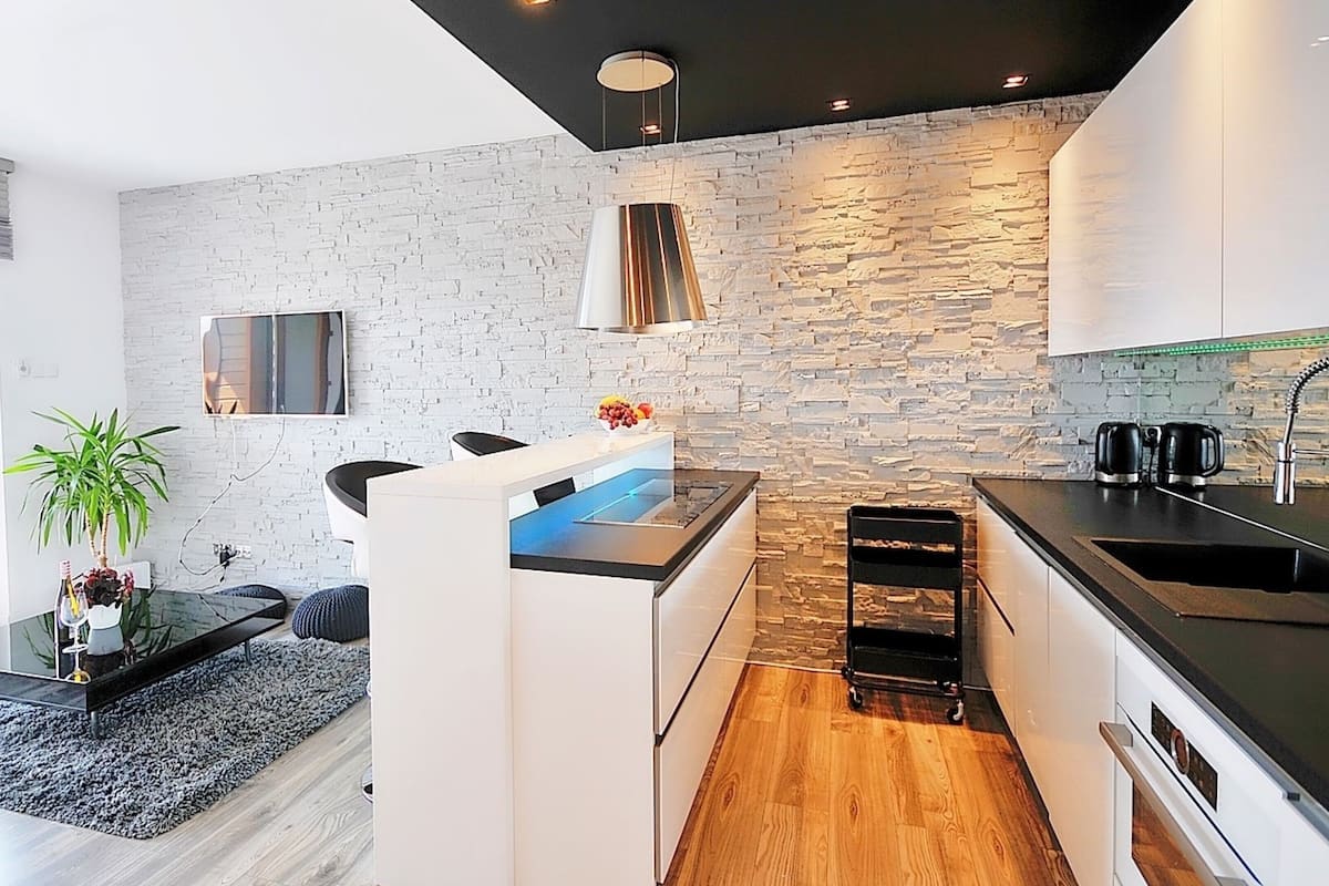 Apartment (401) | Private kitchen | Fridge, electric kettle, cookware/dishes/utensils