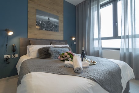 1 bedroom, blackout drapes, iron/ironing board, free WiFi