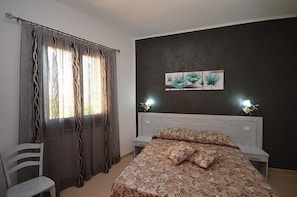 Desk, cots/infant beds, free WiFi, bed sheets - B&B Terra Del Sole (San Vito Lo Capo)