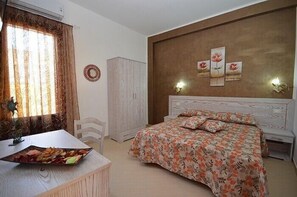 Quarto casal ou duplo | Escrivaninha, berços (sobretaxa), Wi-Fi de cortesia, roupa de cama