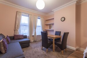 Apartment (4 People) | Iron/ironing board, free WiFi, bed sheets - North Circular Studios 1 (Dublin)